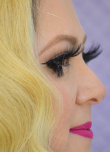 Cargar imagen en el visor de la galería, Cotton Candy Dreams Eyelash Collection by Timoi