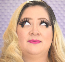 Cargar imagen en el visor de la galería, Cotton Candy Dreams Eyelash Collection by Timoi