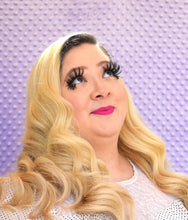 Cargar imagen en el visor de la galería, Cotton Candy Dreams Eyelash Collection by Timoi