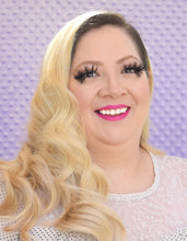 Cargar imagen en el visor de la galería, Cotton Candy Dreams Eyelash Collection by Timoi