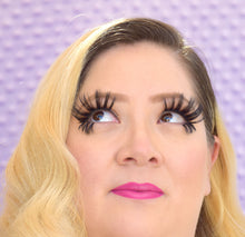 Cargar imagen en el visor de la galería, Cotton Candy Dreams Eyelash Collection by Timoi