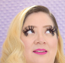 Cargar imagen en el visor de la galería, Cotton Candy Dreams Eyelash Collection by Timoi