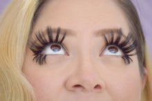 Cargar imagen en el visor de la galería, Cotton Candy Dreams Eyelash Collection by Timoi