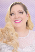 Cargar imagen en el visor de la galería, Cotton Candy Dreams Eyelash Collection by Timoi