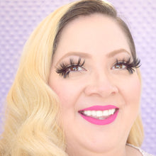 Cargar imagen en el visor de la galería, Cotton Candy Dreams Eyelash Collection by Timoi