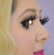Cargar imagen en el visor de la galería, Cotton Candy Dreams Eyelash Collection by Timoi