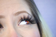 Cargar imagen en el visor de la galería, Cotton Candy Dreams Eyelash Collection by Timoi