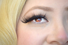 Cargar imagen en el visor de la galería, Cotton Candy Dreams Eyelash Collection by Timoi