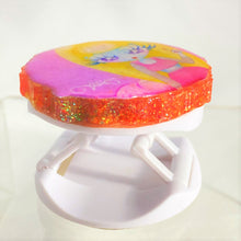 Cargar imagen en el visor de la galería, Holly Off Shape Popsocket